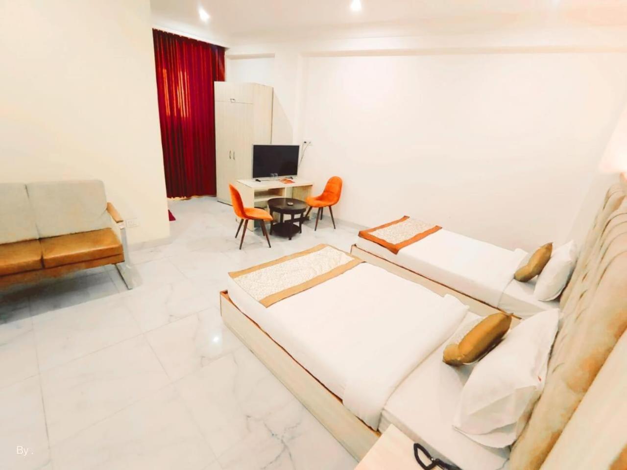 Hotel Almora Sky Near By Delhi International Airport With - Free Airport Pickup And Drop Yeni Delhi Dış mekan fotoğraf
