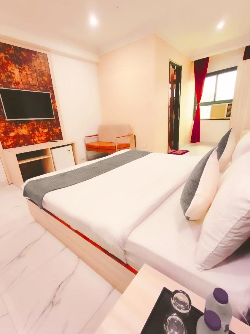 Hotel Almora Sky Near By Delhi International Airport With - Free Airport Pickup And Drop Yeni Delhi Dış mekan fotoğraf