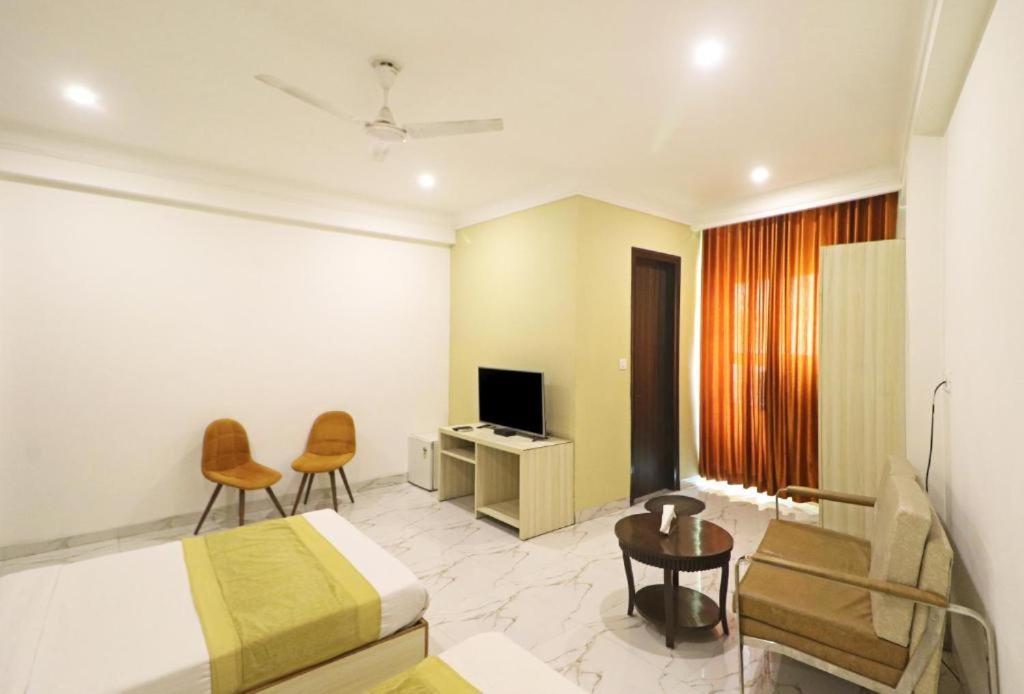 Hotel Almora Sky Near By Delhi International Airport With - Free Airport Pickup And Drop Yeni Delhi Dış mekan fotoğraf