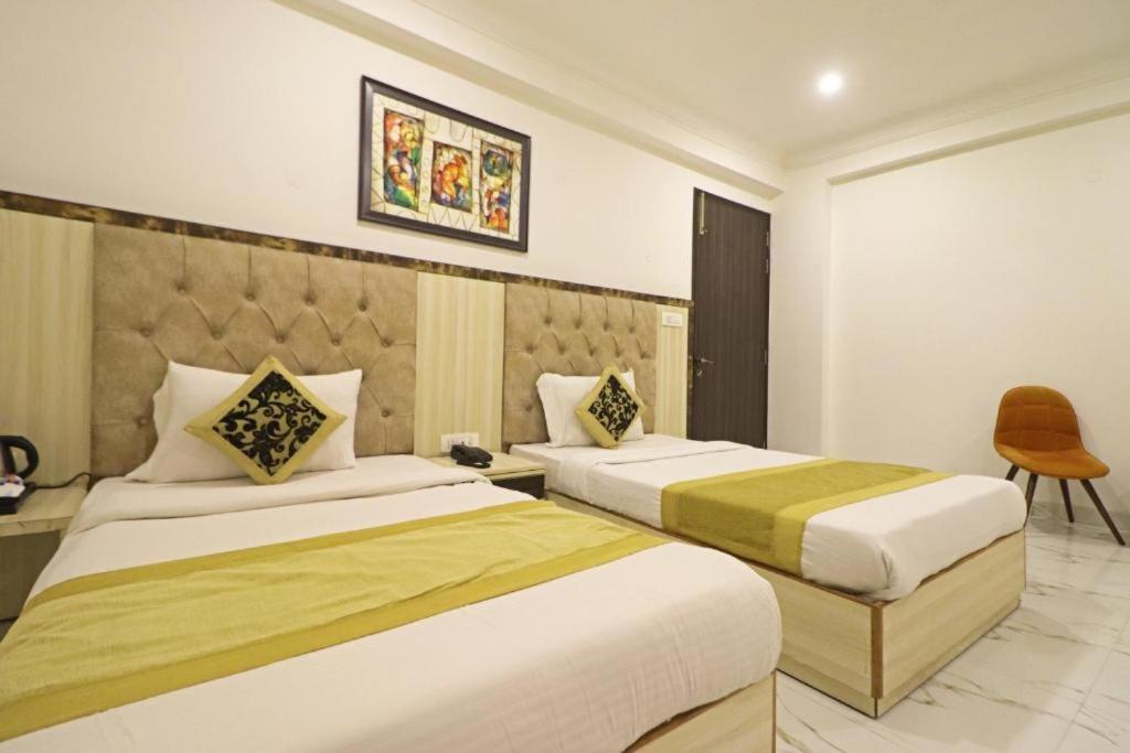 Hotel Almora Sky Near By Delhi International Airport With - Free Airport Pickup And Drop Yeni Delhi Dış mekan fotoğraf