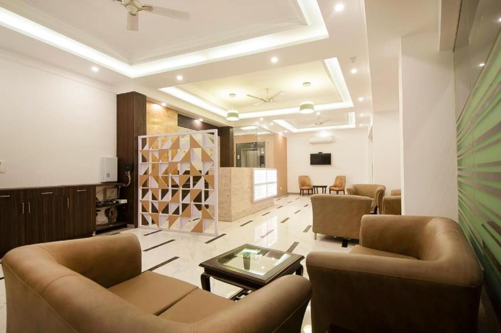 Hotel Almora Sky Near By Delhi International Airport With - Free Airport Pickup And Drop Yeni Delhi Dış mekan fotoğraf