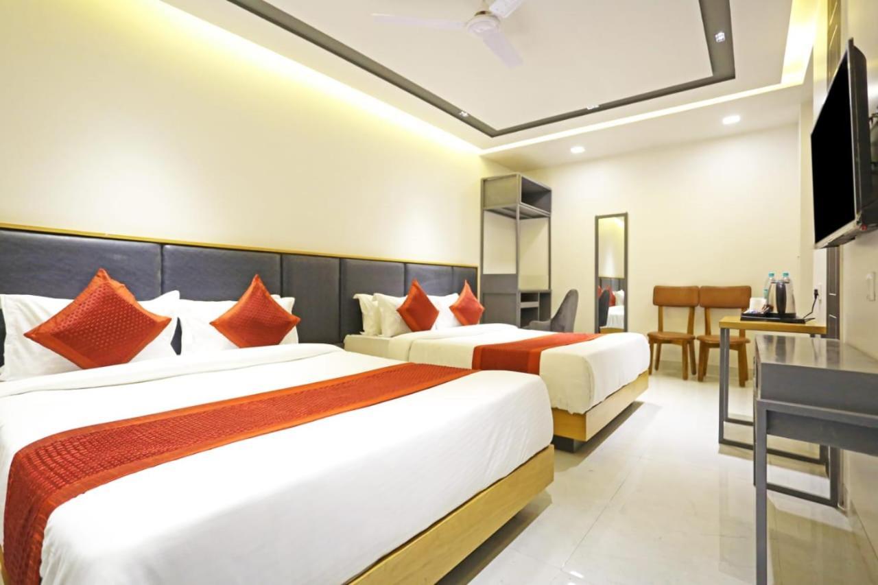 Hotel Almora Sky Near By Delhi International Airport With - Free Airport Pickup And Drop Yeni Delhi Dış mekan fotoğraf