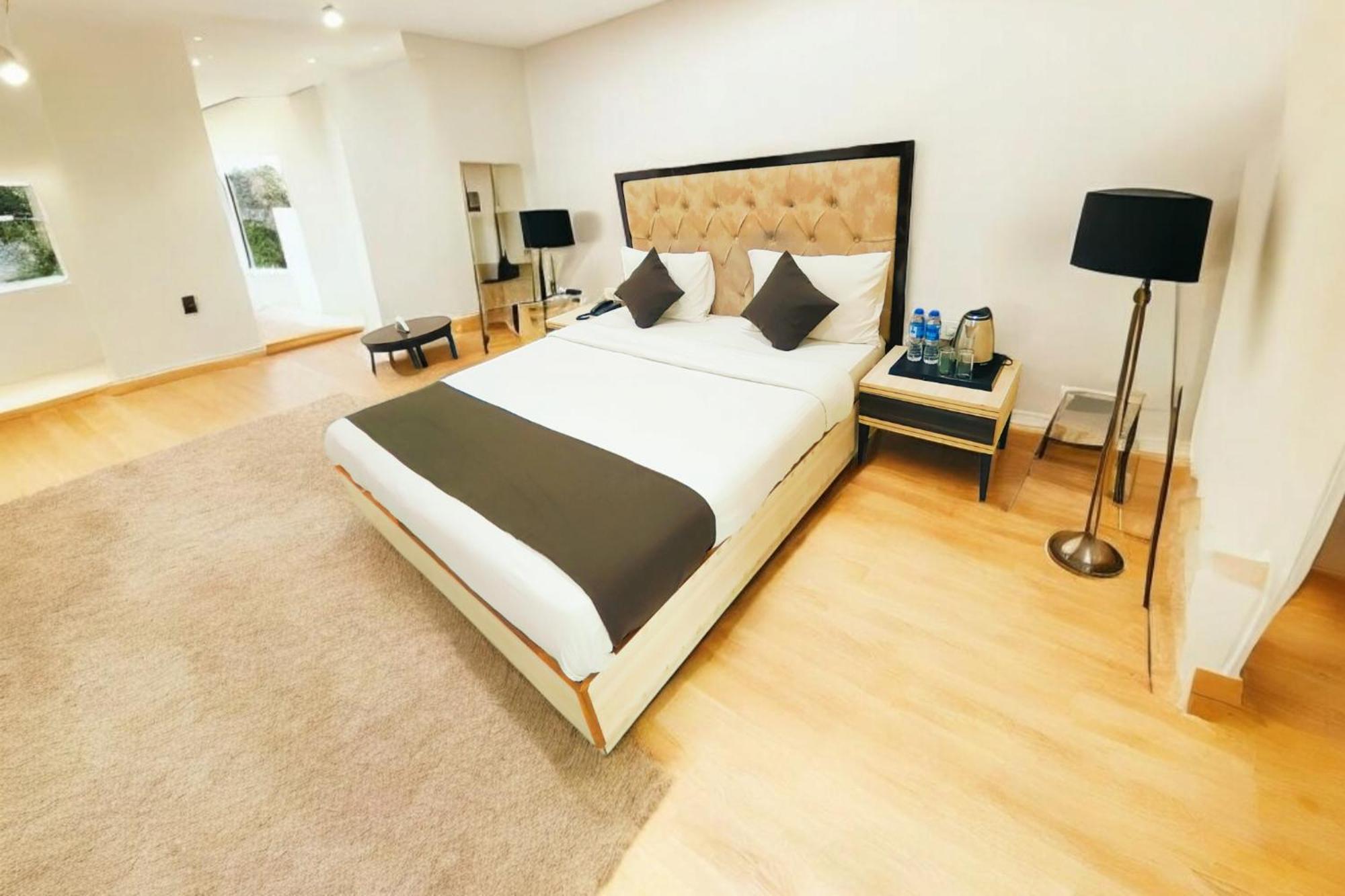 Hotel Almora Sky Near By Delhi International Airport With - Free Airport Pickup And Drop Yeni Delhi Dış mekan fotoğraf