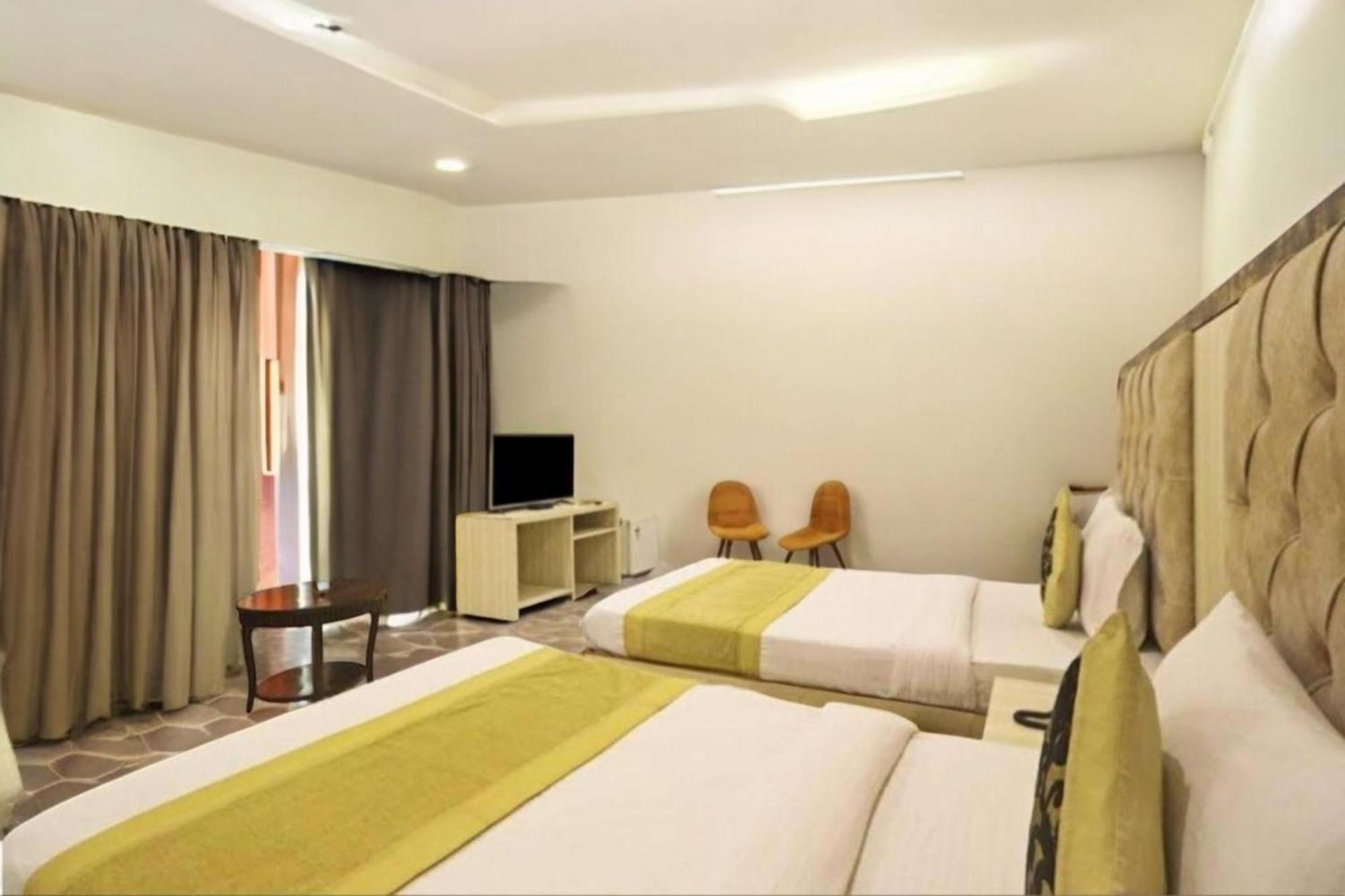 Hotel Almora Sky Near By Delhi International Airport With - Free Airport Pickup And Drop Yeni Delhi Dış mekan fotoğraf