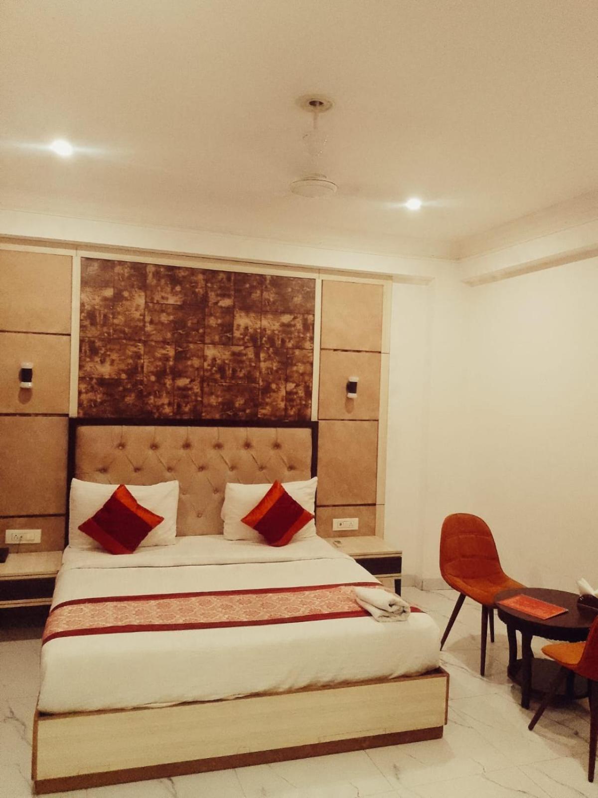 Hotel Almora Sky Near By Delhi International Airport With - Free Airport Pickup And Drop Yeni Delhi Dış mekan fotoğraf