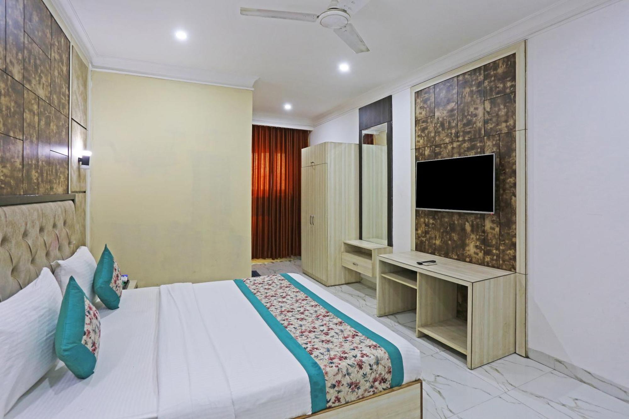 Hotel Almora Sky Near By Delhi International Airport With - Free Airport Pickup And Drop Yeni Delhi Dış mekan fotoğraf