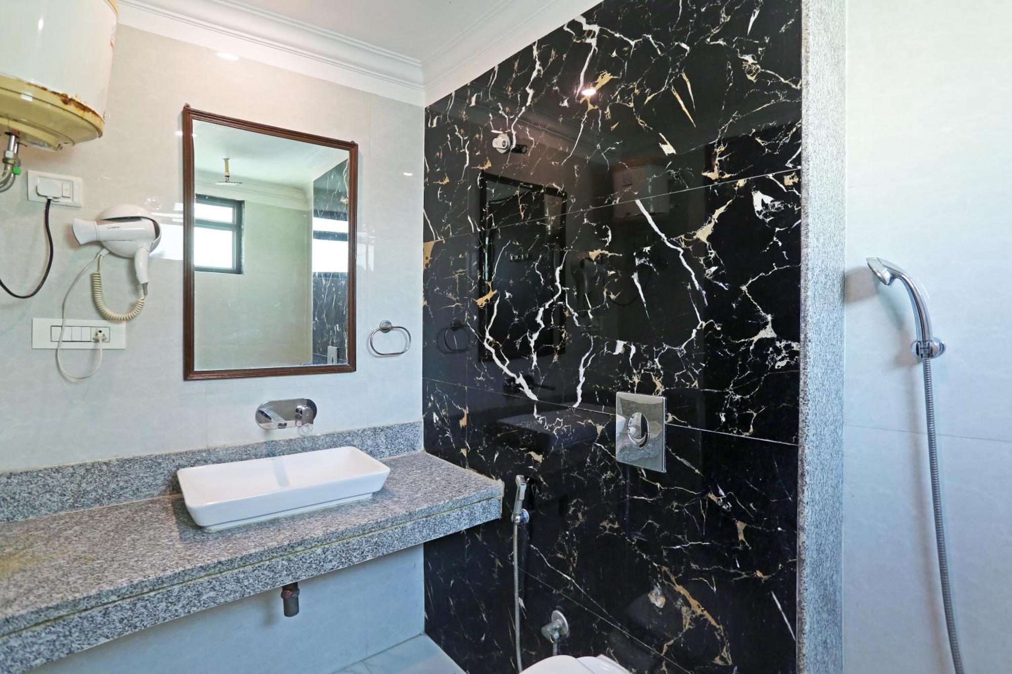 Hotel Almora Sky Near By Delhi International Airport With - Free Airport Pickup And Drop Yeni Delhi Dış mekan fotoğraf