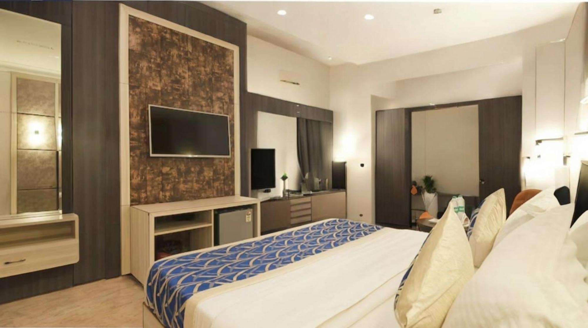 Hotel Almora Sky Near By Delhi International Airport With - Free Airport Pickup And Drop Yeni Delhi Dış mekan fotoğraf
